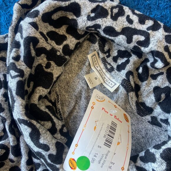 Dana Buchman Super Soft Animal Print BW Turtleneck NWT from Vintage Shop SM - Picture 3 of 3